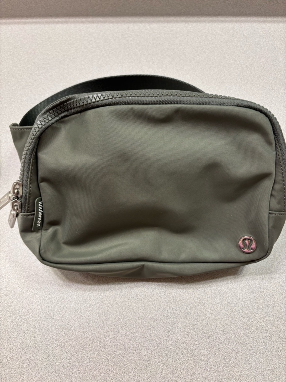 lululemon athletica Men's Olive Green Belt Bag